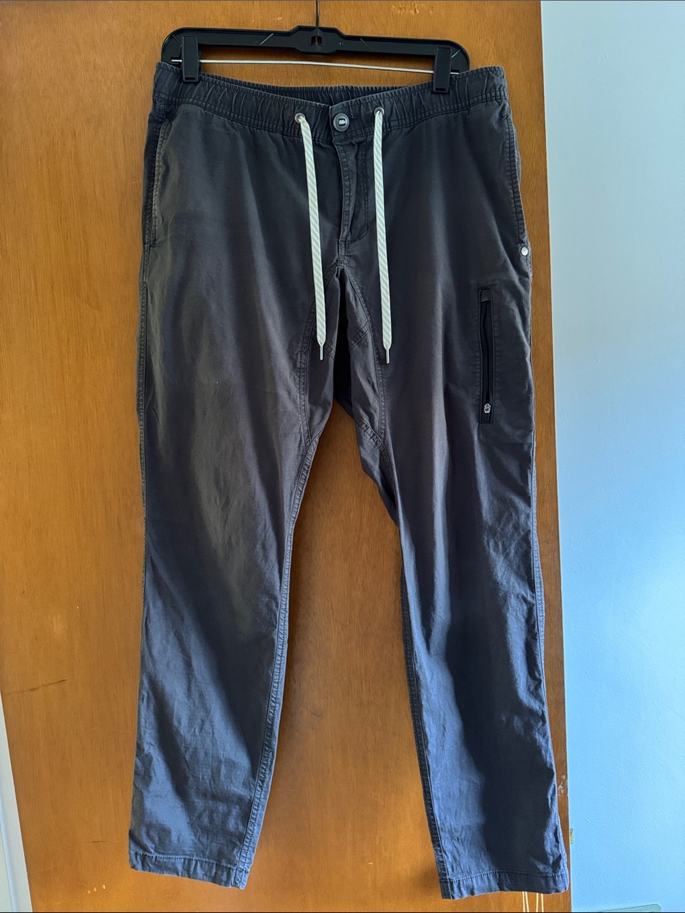 Vuori Men's Utility Hiking Drawstring Pants - Dark Gray